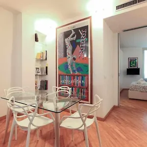 Apartment Brera Area Lovely Close To Piazza Duomo, Milan